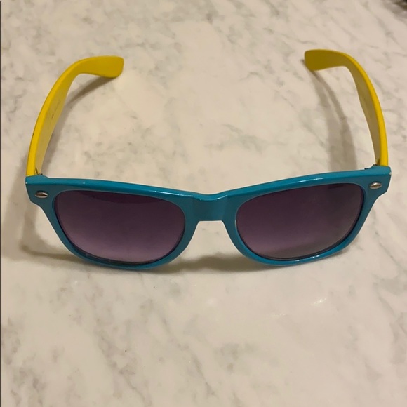 LAST CHANCE Wayfarer Sunglasses - Picture 1 of 5